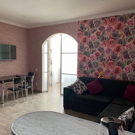 Mindia'S Two Bedroom Apartment Батуми Экстерьер фото